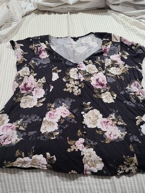 torrid Black Floral V-Neck Button-Front Blouse
